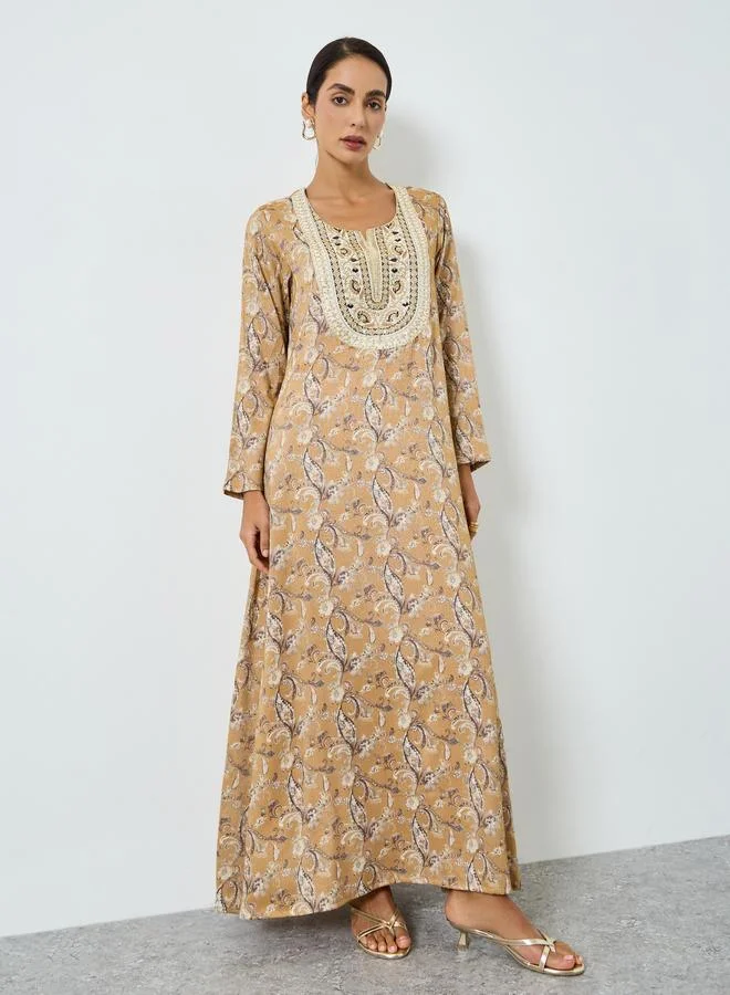 مكسيم كريشن جلابية مطبوعة ومطرزة بخيوط ثريد